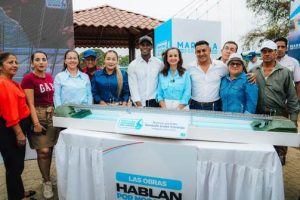 Prefecta Marcela Aguiñaga presentó planos y maqueta para la construcción del nuevo puente Gonzalo Icaza Cornejo