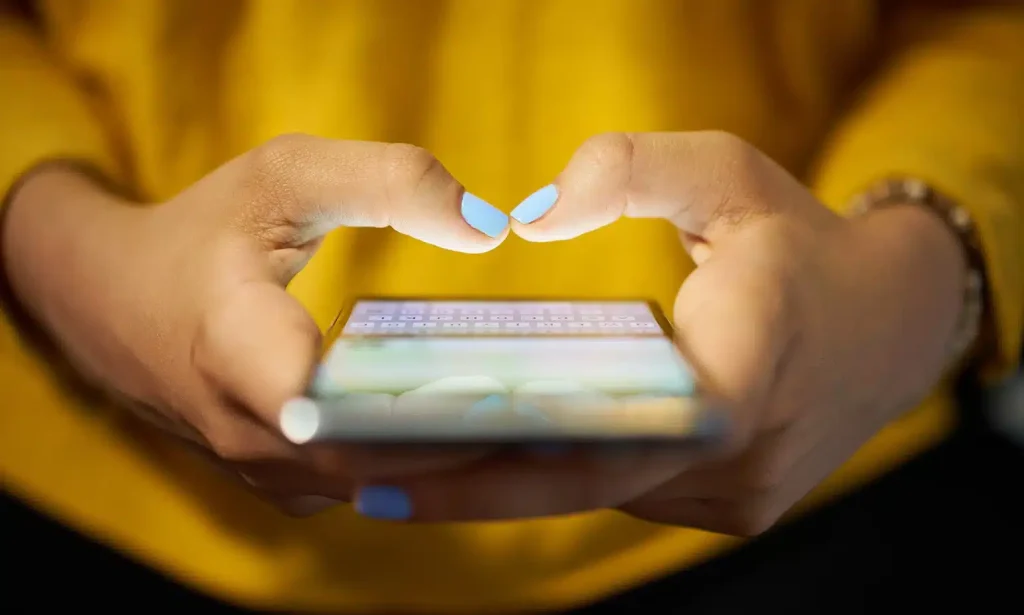 DEPRESIÓN POR USO DE REDES SOCIALES: CÓMO AFECTAN LA SALUD MENTAL Y QUÉ HACER PARA PREVENIRLA
