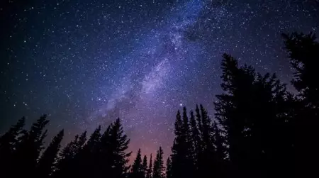 BAJO LAS ESTRELLAS: EL ARTE DE DESCONECTARSE EN PAREJA