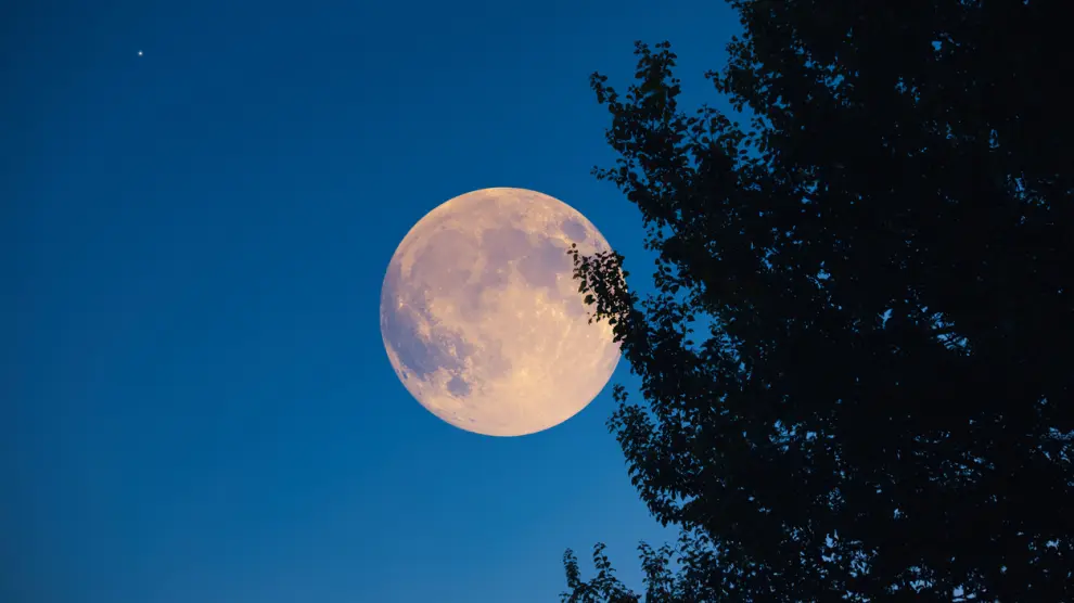 MIRAR EL CIELO NOCTURNO: UN REGALO PARA LA MENTE