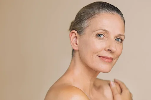 BELLEZA DESPUÉS DE LOS 50: PEQUEÑOS CUIDADOS PARA HACER LA DIFERENCIA