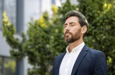 LA TÉCNICA MÁS EFECTIVA PARA APAGAR LA MENTE Y RELAJARSE, SEGÚN LA CIENCIA
