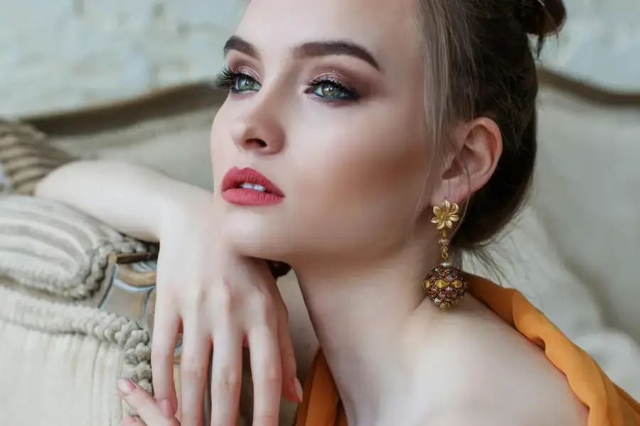 ¿POR QUÉ ALGUNAS MUJERES COMPITEN POR SU BELLEZA?