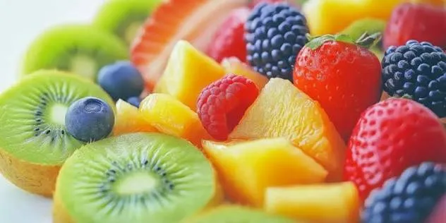 DIETA DE SOLO FRUTAS: BENEFICIOS, RIESGOS Y QUÉ DICE LA CIENCIA